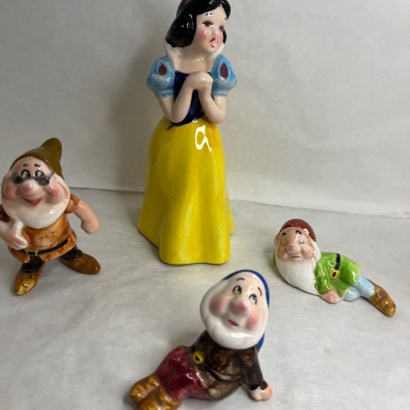 Vintage Walt Disney Snow White and the 6 Dwarfs Figurines • Ceramic • Japan RARE - Picture 3 of 14